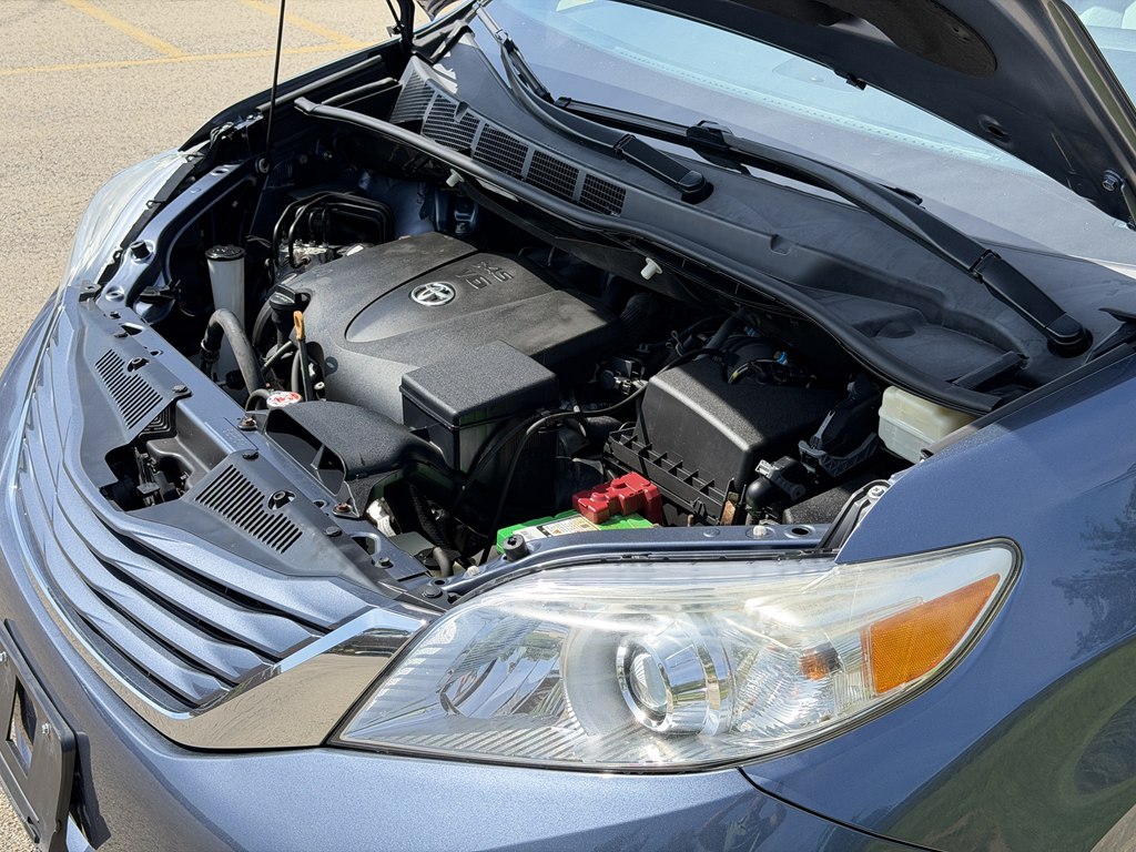 Photo 19 of this TOYOTA SIENNA