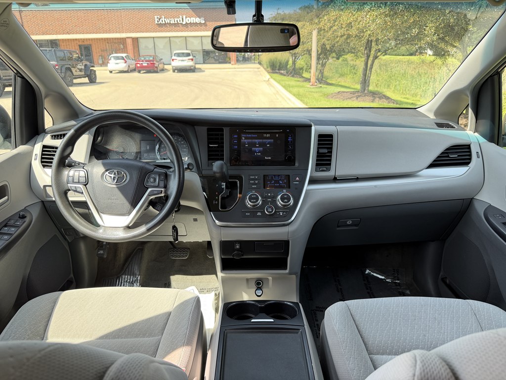 Photo 25 of this TOYOTA SIENNA