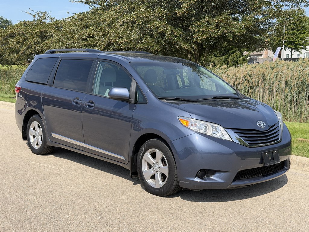 Photo 3 of this TOYOTA SIENNA