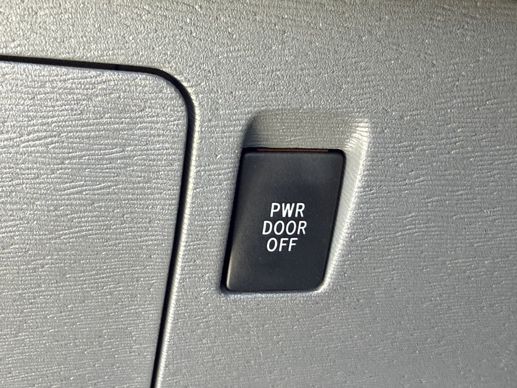 Photo 59 of this TOYOTA SIENNA