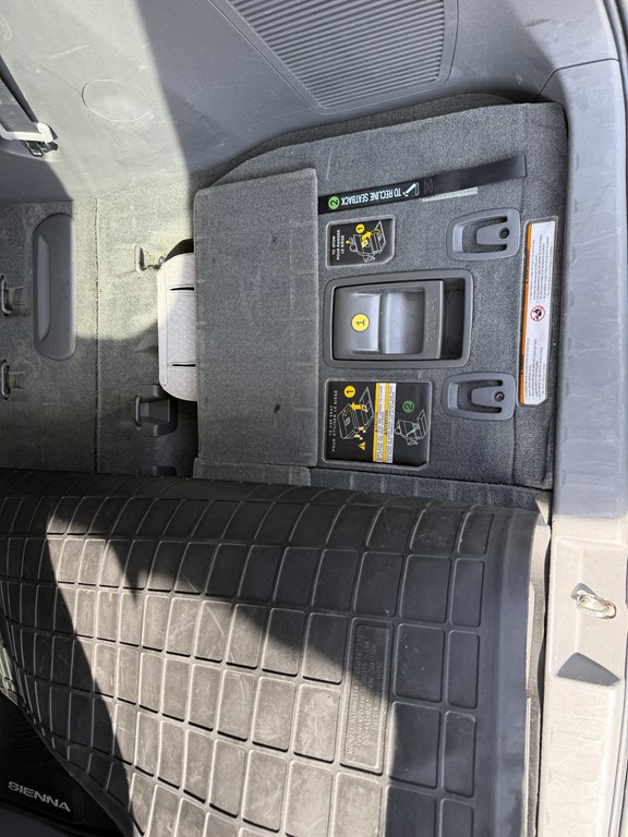 Photo 15 of this TOYOTA SIENNA