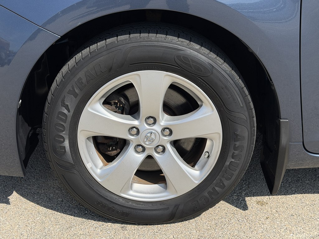 Photo 21 of this TOYOTA SIENNA