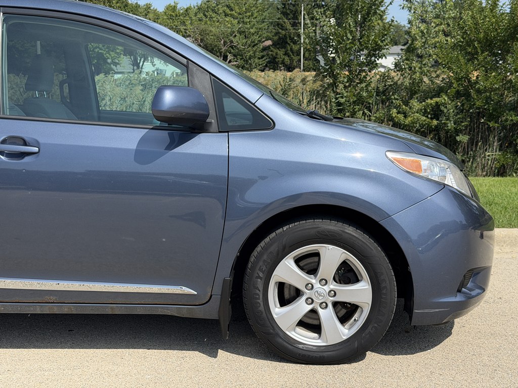 Photo 7 of this TOYOTA SIENNA