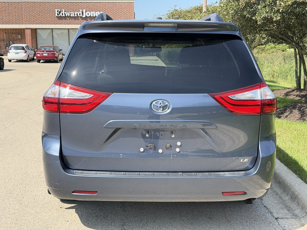 Photo 12 of this TOYOTA SIENNA