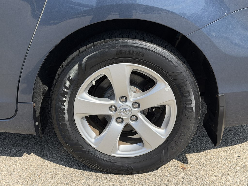 Photo 23 of this TOYOTA SIENNA