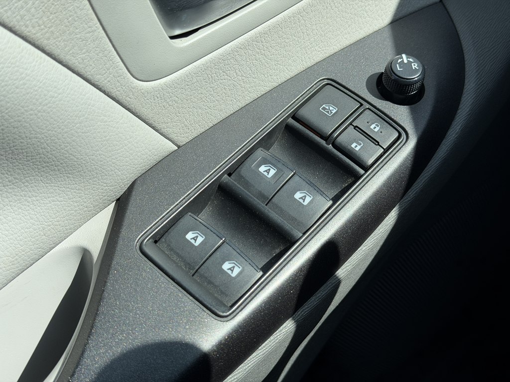 Photo 46 of this TOYOTA SIENNA