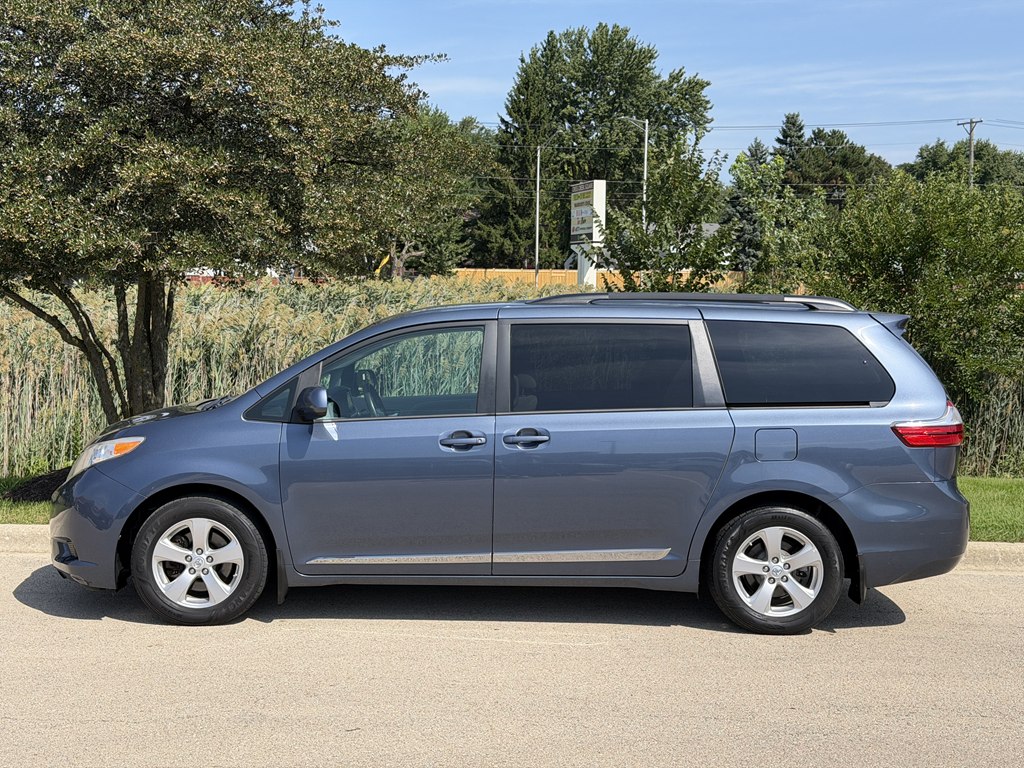 Photo 8 of this TOYOTA SIENNA