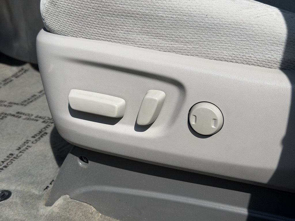 Photo 52 of this TOYOTA SIENNA