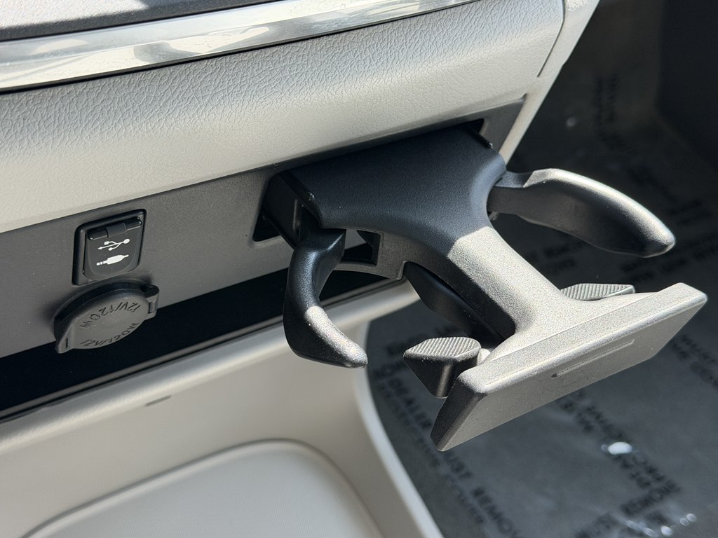 Photo 51 of this TOYOTA SIENNA