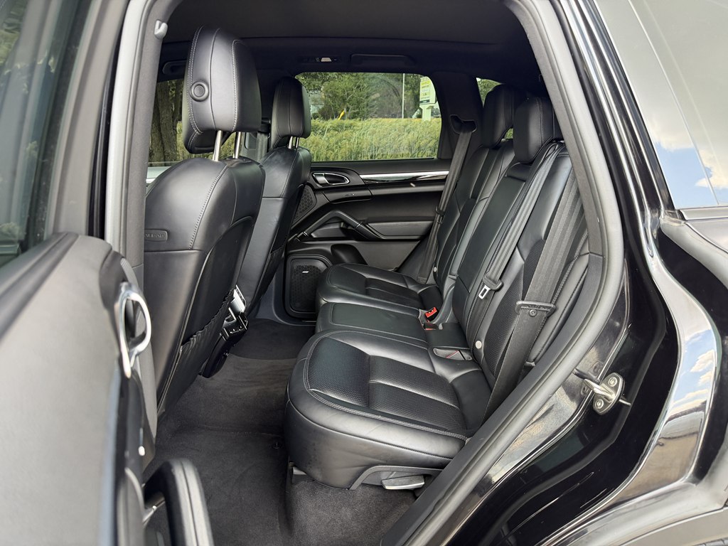 Photo 46 of this PORSCHE CAYENNE