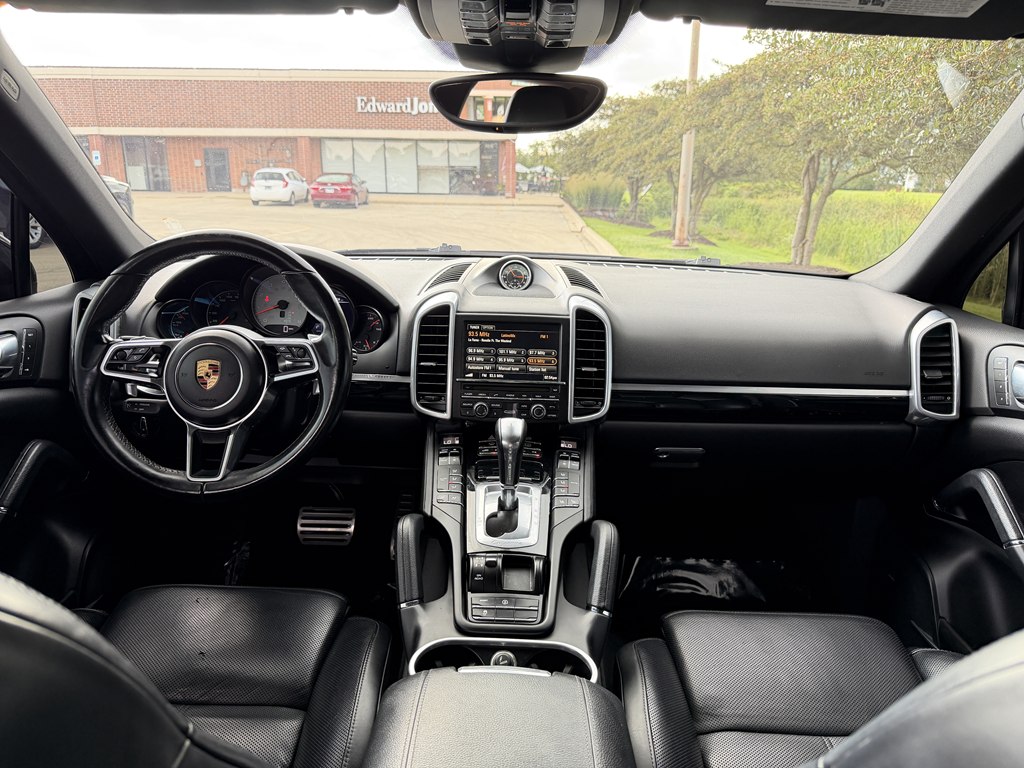 Photo 26 of this PORSCHE CAYENNE