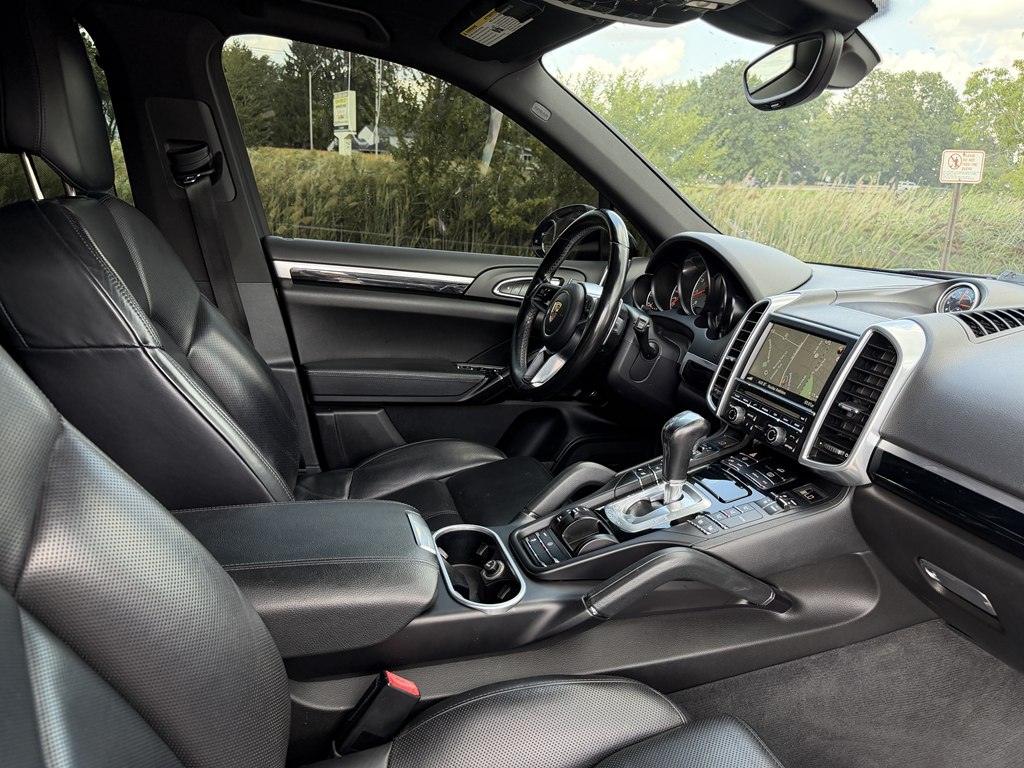 Photo 35 of this PORSCHE CAYENNE