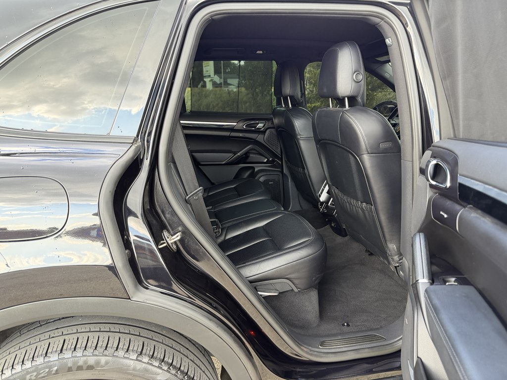 Photo 33 of this PORSCHE CAYENNE