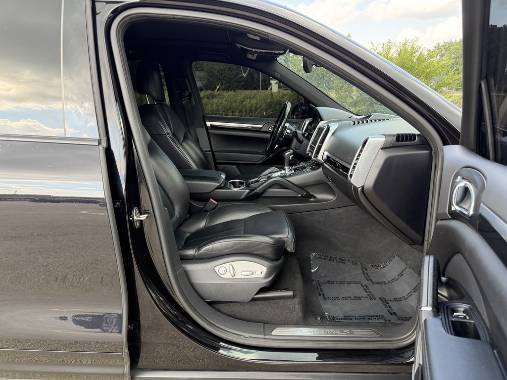 Photo 43 of this PORSCHE CAYENNE