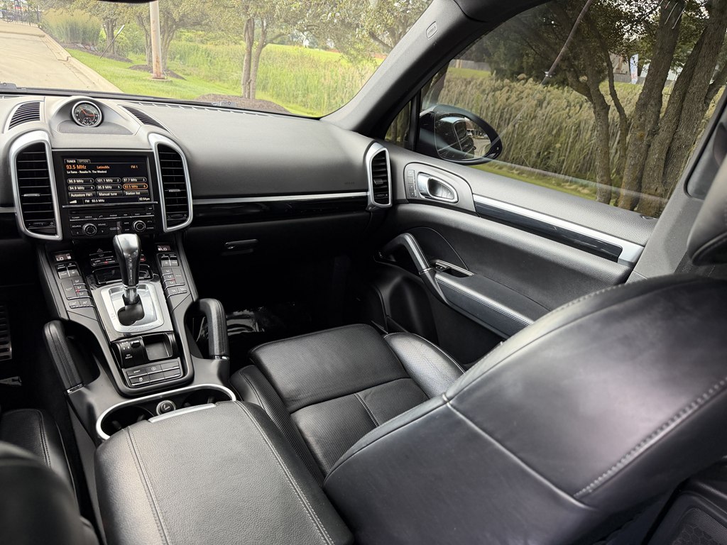 Photo 47 of this PORSCHE CAYENNE