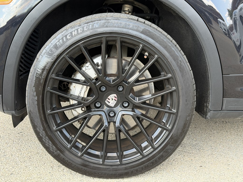 Photo 16 of this PORSCHE CAYENNE