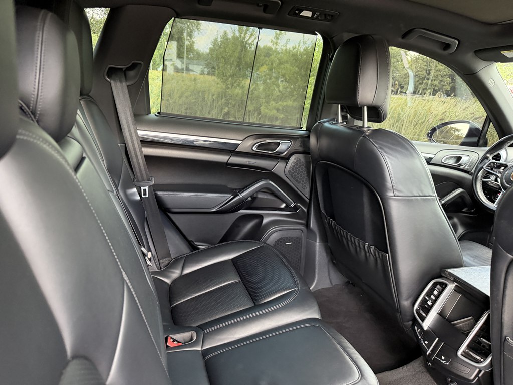 Photo 52 of this PORSCHE CAYENNE