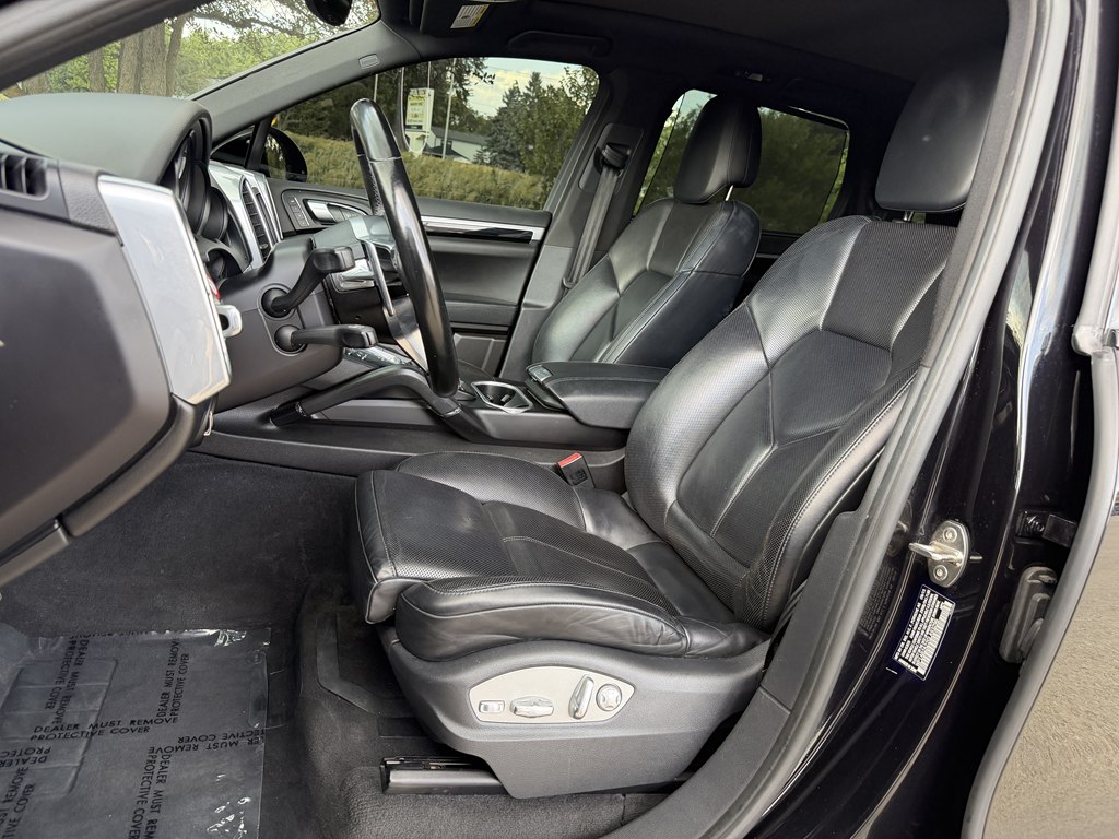 Photo 40 of this PORSCHE CAYENNE