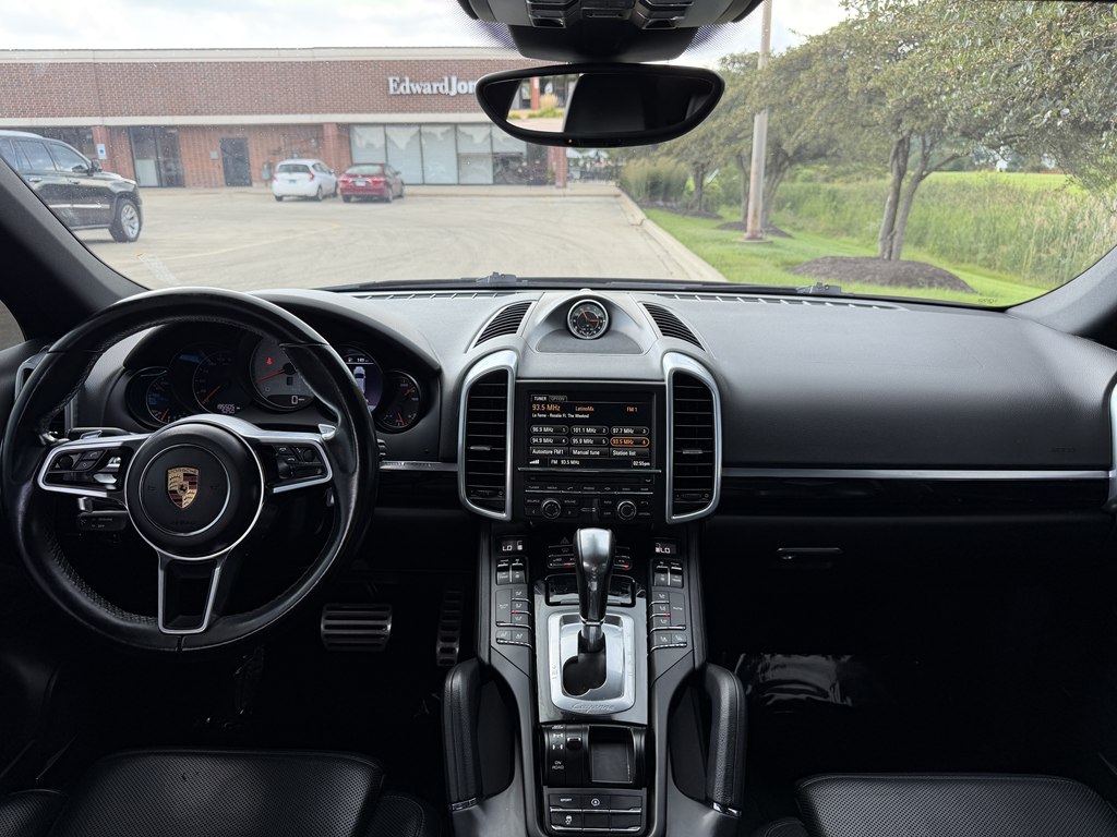 Photo 28 of this PORSCHE CAYENNE