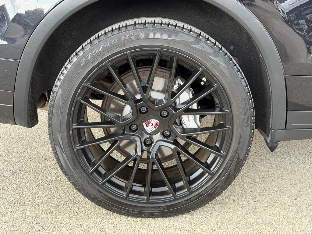 Photo 19 of this PORSCHE CAYENNE