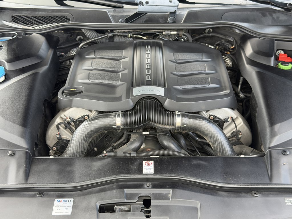 Photo 22 of this PORSCHE CAYENNE
