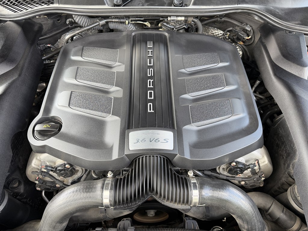 Photo 21 of this PORSCHE CAYENNE