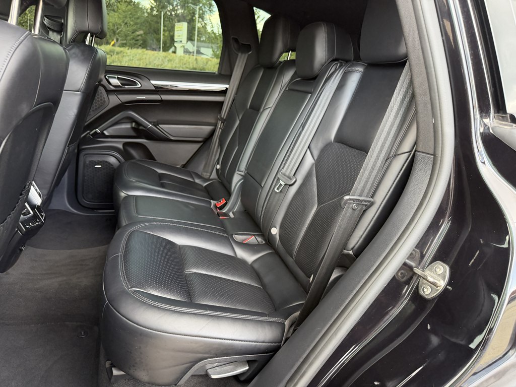 Photo 37 of this PORSCHE CAYENNE