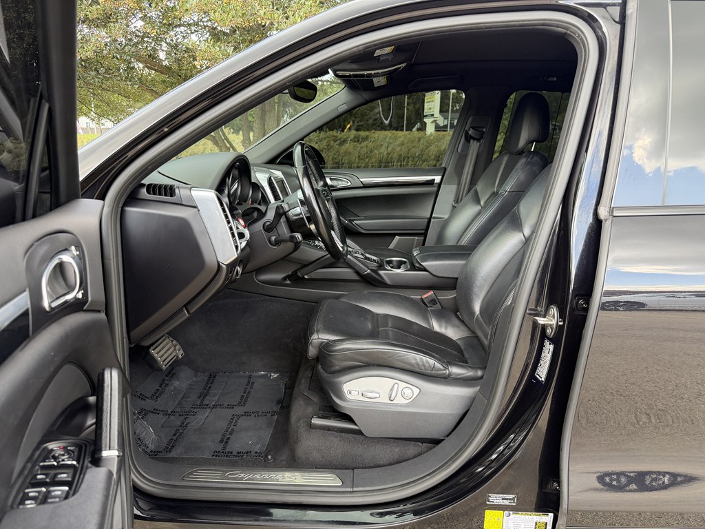 Photo 38 of this PORSCHE CAYENNE