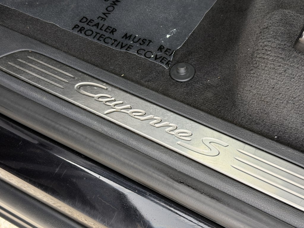 Photo 39 of this PORSCHE CAYENNE