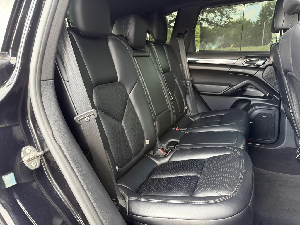 Photo 34 of this PORSCHE CAYENNE