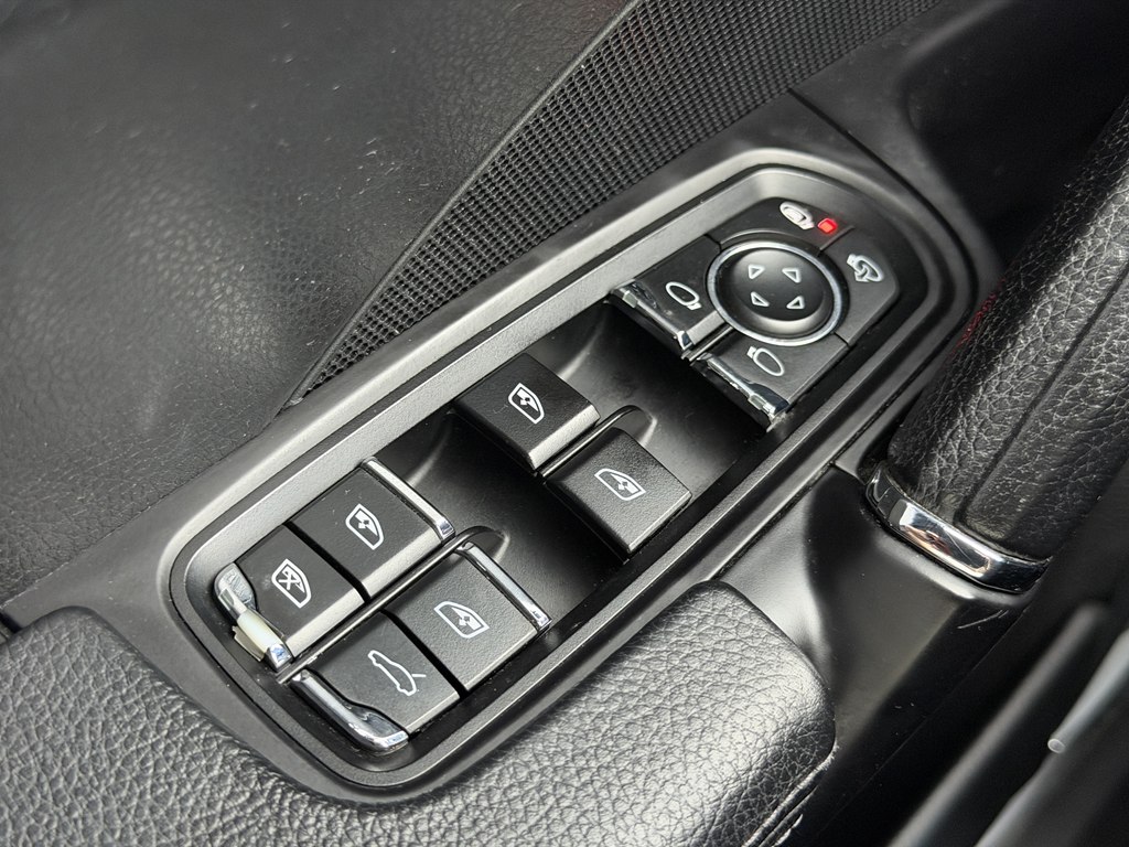 Photo 49 of this PORSCHE CAYENNE
