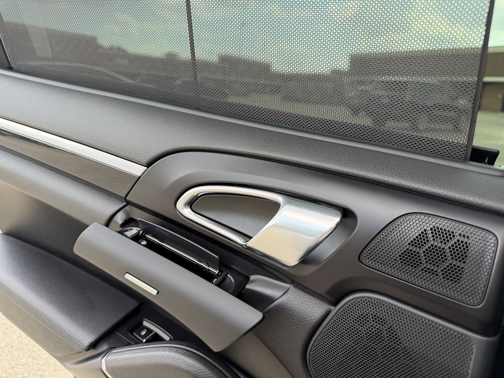 Photo 56 of this PORSCHE CAYENNE
