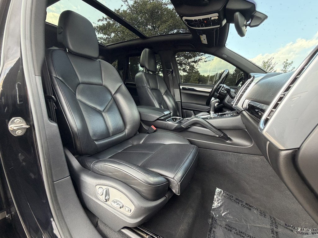 Photo 44 of this PORSCHE CAYENNE