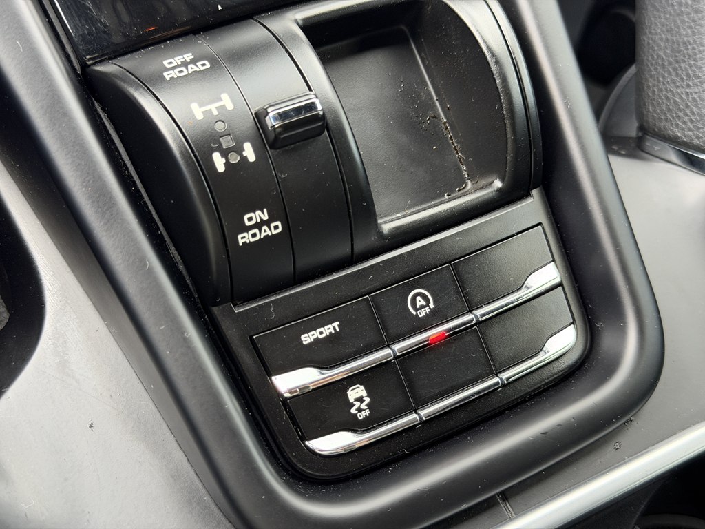 Photo 65 of this PORSCHE CAYENNE