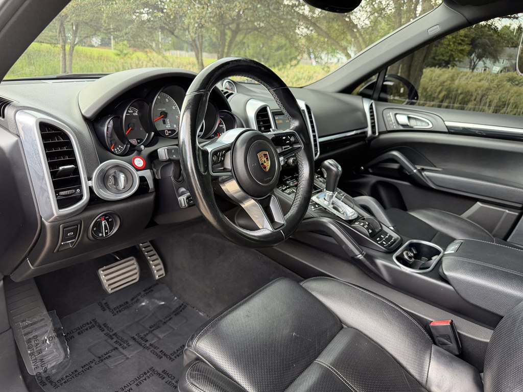 Photo 48 of this PORSCHE CAYENNE