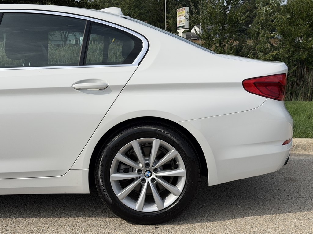 Photo 10 of this BMW 5 SERIES