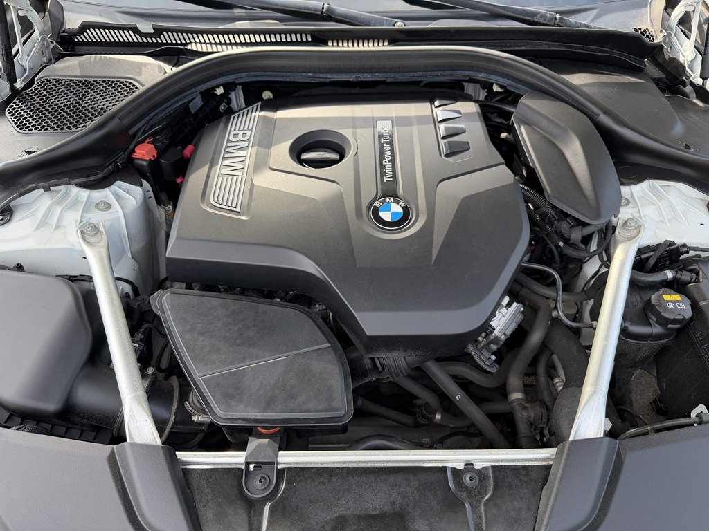 Photo 22 of this BMW 5 SERIES