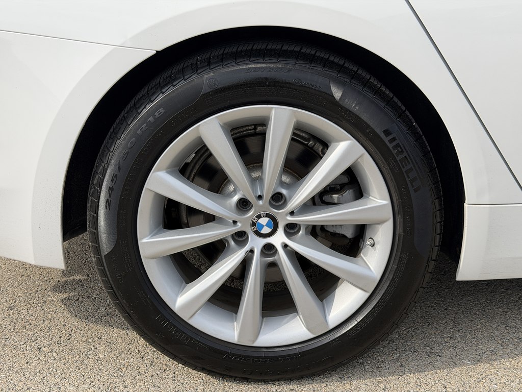 Photo 18 of this BMW 5 SERIES