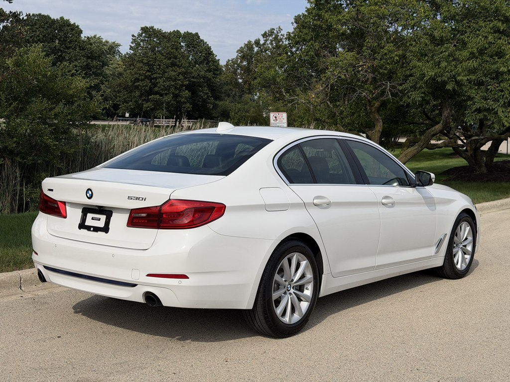 Photo 2 of this BMW 5 SERIES