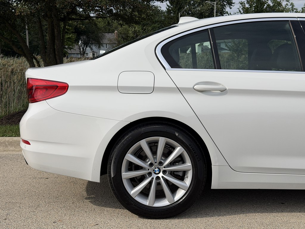 Photo 6 of this BMW 5 SERIES