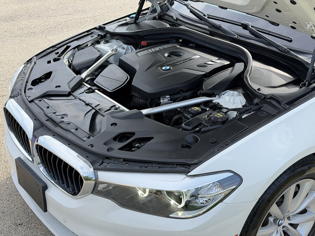 Photo 23 of this BMW 5 SERIES