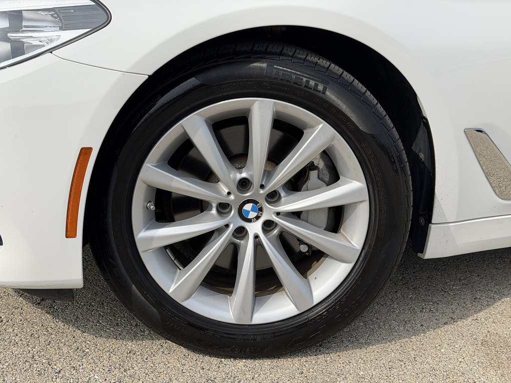 Photo 16 of this BMW 5 SERIES