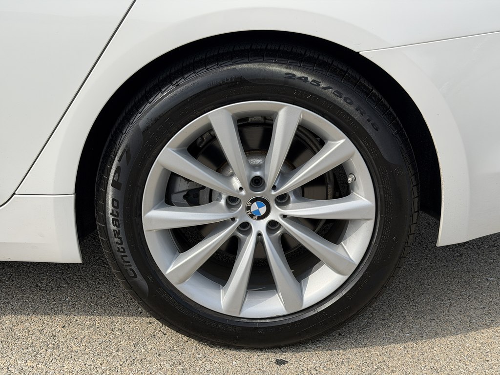 Photo 17 of this BMW 5 SERIES