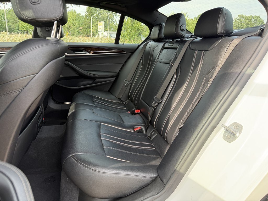 Photo 33 of this BMW 5 SERIES