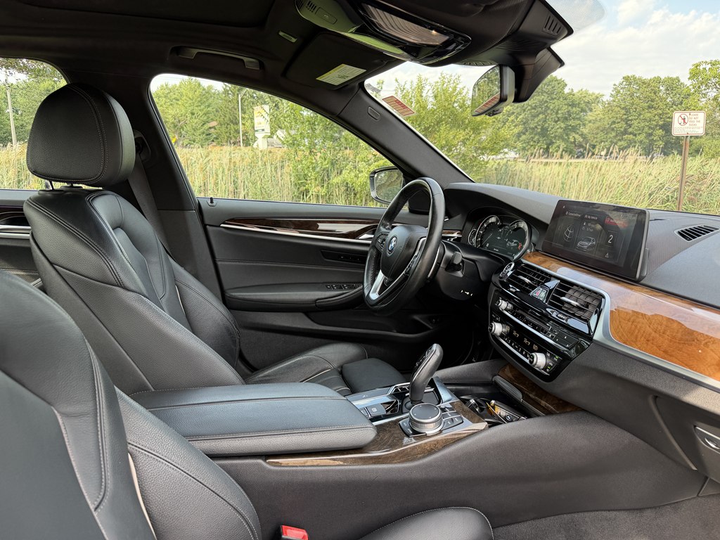 Photo 36 of this BMW 5 SERIES