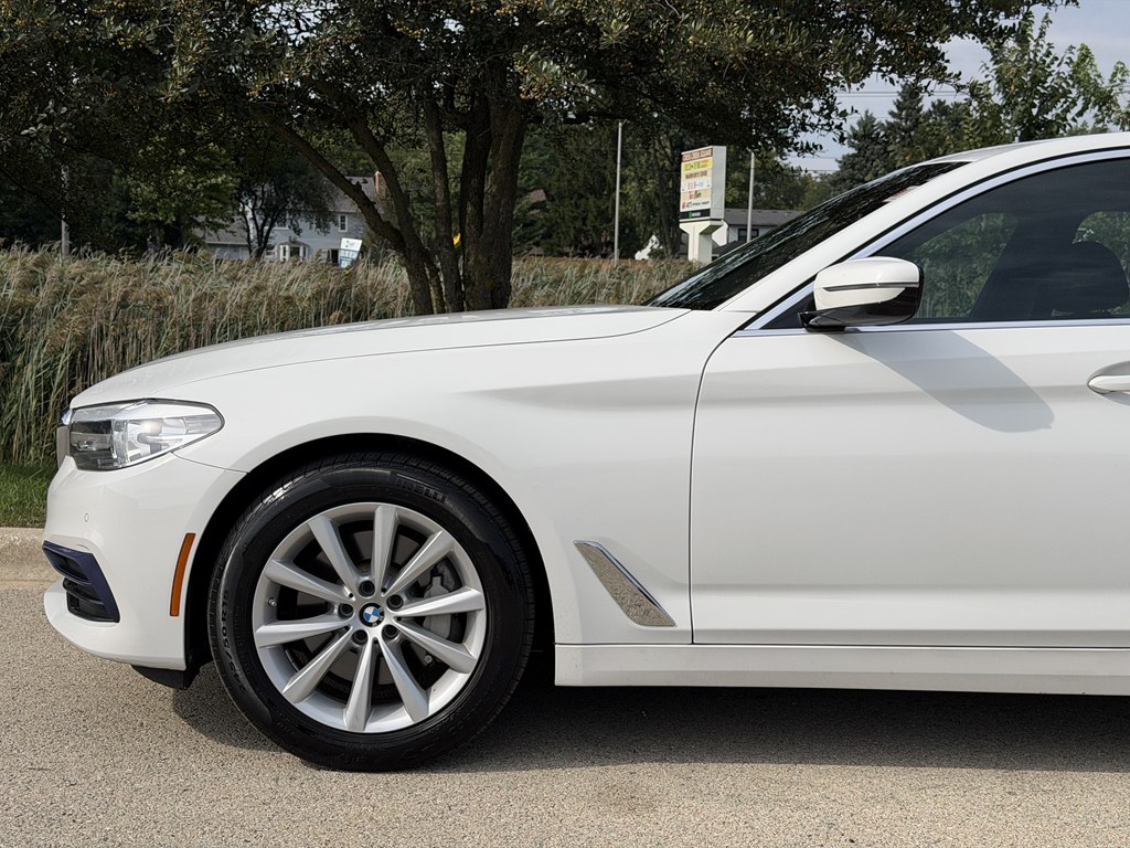Photo 9 of this BMW 5 SERIES