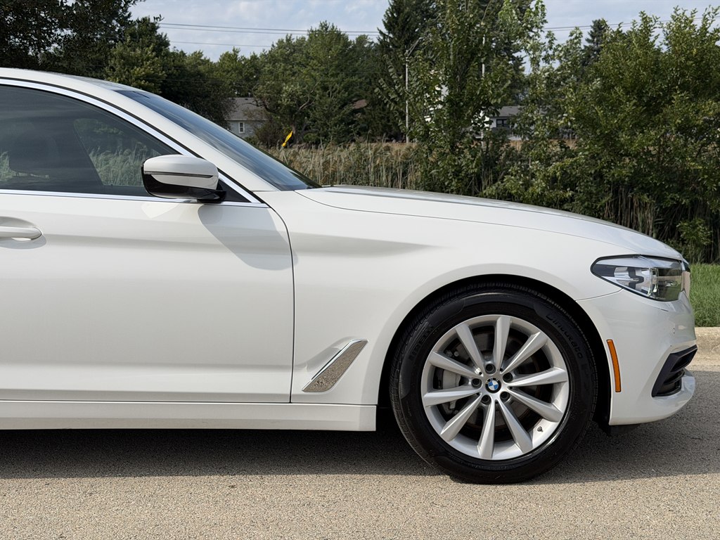 Photo 7 of this BMW 5 SERIES