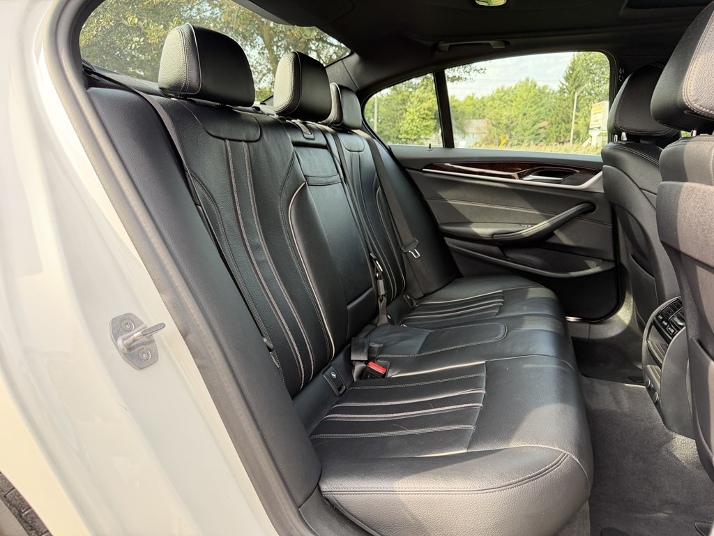 Photo 37 of this BMW 5 SERIES