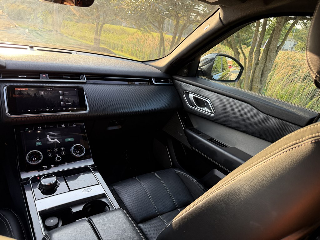 Photo 39 of this LAND ROVER RANGE ROVER VEL