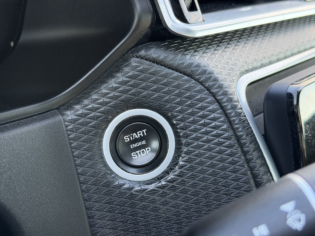 Photo 58 of this LAND ROVER RANGE ROVER VEL